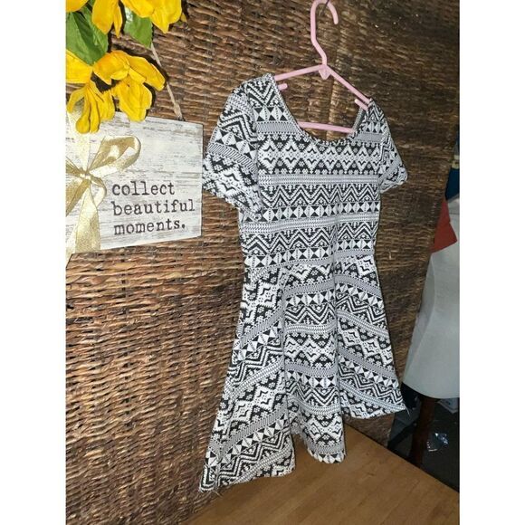 đEUC!âPlaceâGeometricâDesign Girlsâ5-6âSđClearanceâitem!â2/$15-3/$25 - Picture 2 of 9